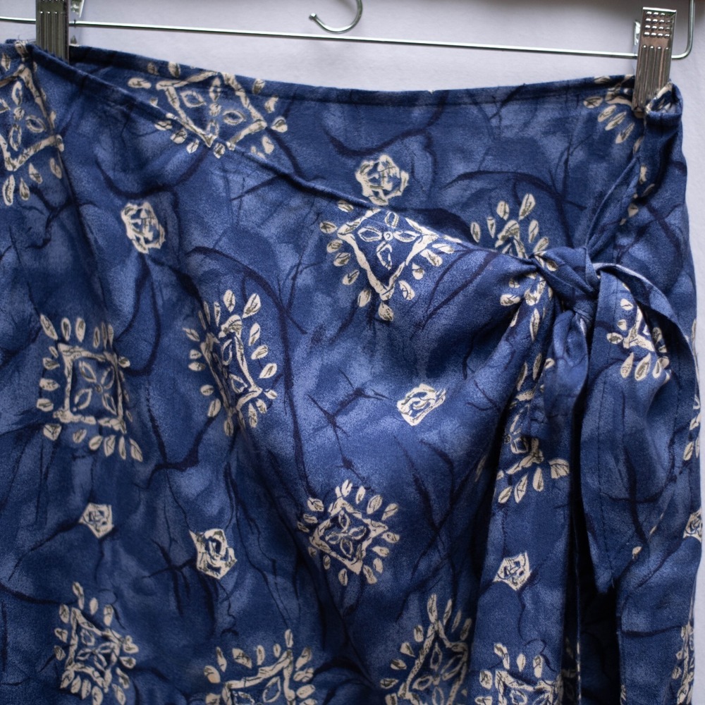 Vtg Express Wrap Skirt M Blue Batik Rayon Maxi Resort Coastal Boho Beach USA Y2K - Picture 6 of 10